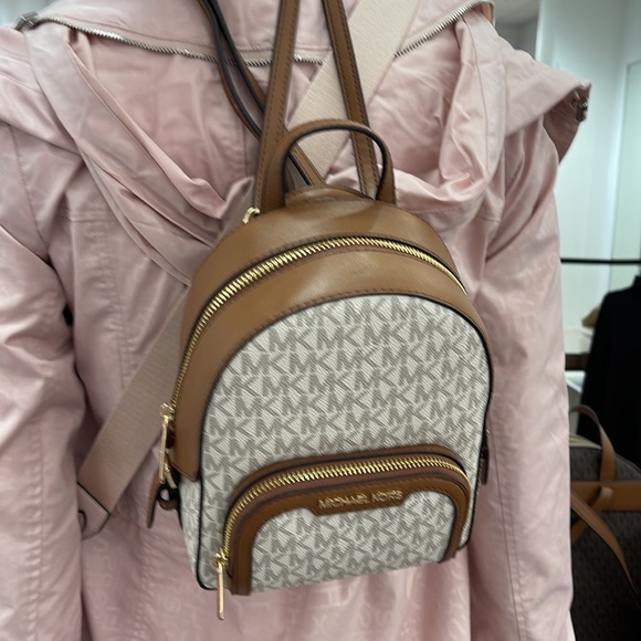 Michael Kors Ladies Backpack Bag Jaycee XS Conv Zip Backpack Vanilla - Picture 4 of 16